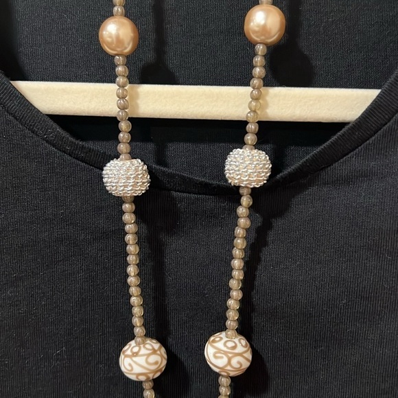 Handmade silver, tan and gold beaded necklace 14in - Picture 4 of 5